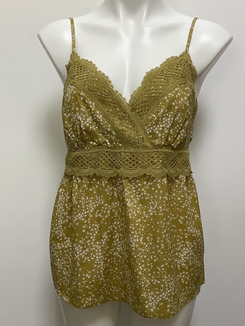 ELLE Lace Trim Camisole Babydoll Tank Top Olive Green Boho Size L NWT